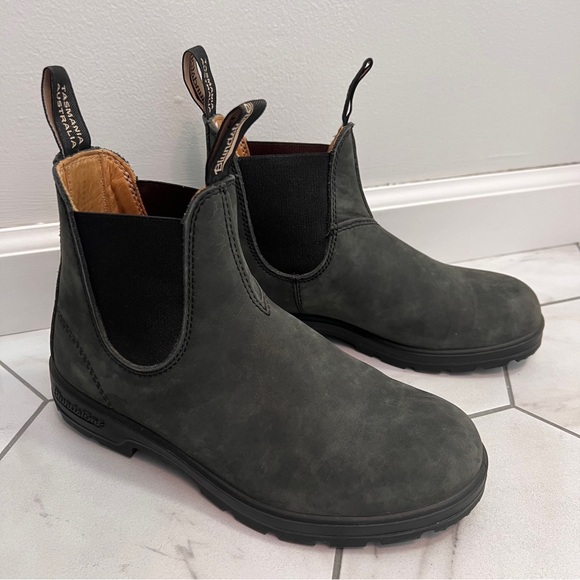 Blundstone Shoes - Blundstone 587 Rustic Black Premium Leather Chelsea Boots Size 8.5 Womens